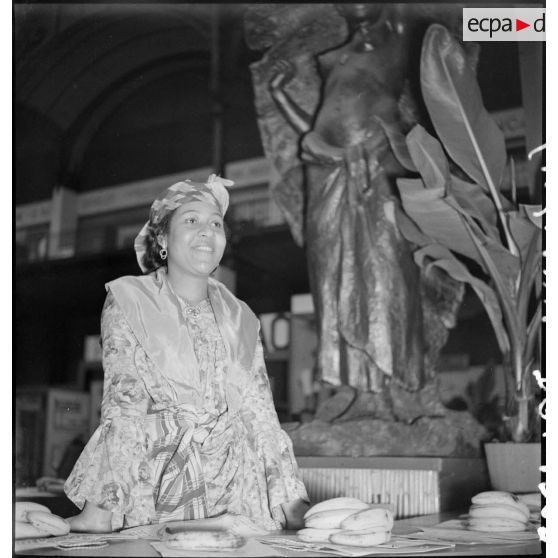 Divers plans de stands de l'exposition au Grand Palais : la France d'outre-mer.