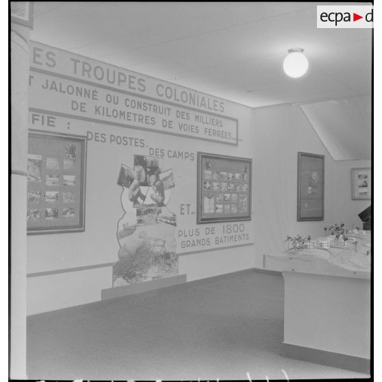 Divers plans de stands de l'exposition au Grand Palais : la France d'outre-mer.