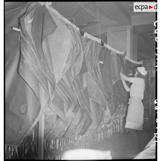 Plan général d'un atelier du Bon Marché où des ouvrières confectionnent des vêtements contre l'ypérite.