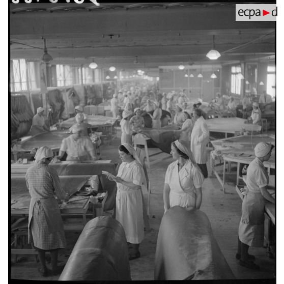 Plan général d'un atelier du Bon Marché où des ouvrières confectionnent des vêtements contre l'ypérite.