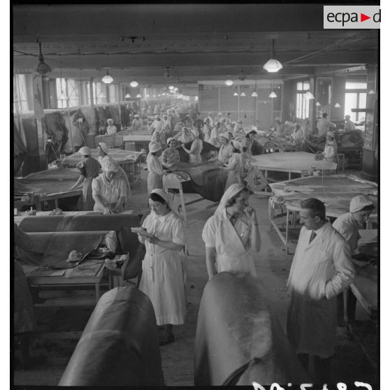 Plan général d'un atelier du Bon Marché où des ouvrières confectionnent des vêtements contre l'ypérite.