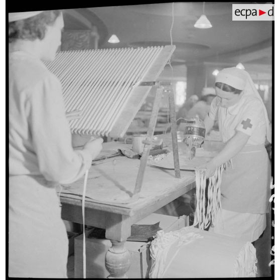 Plan général d'un atelier du Bon Marché où des ouvrières confectionnent des vêtements contre l'ypérite.