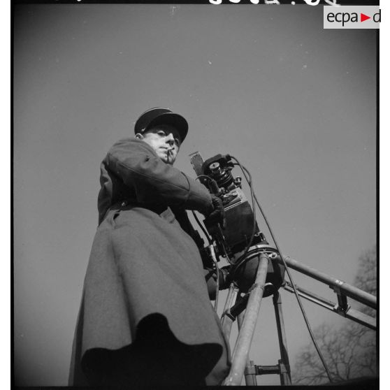 Opérateur de prise de vue du SCA en contre-plongée.