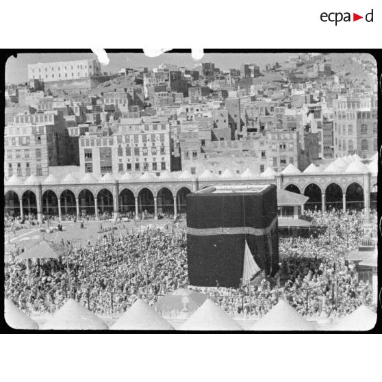 Plan général de la Kaaba et de la grande mosquée pendant la prière.