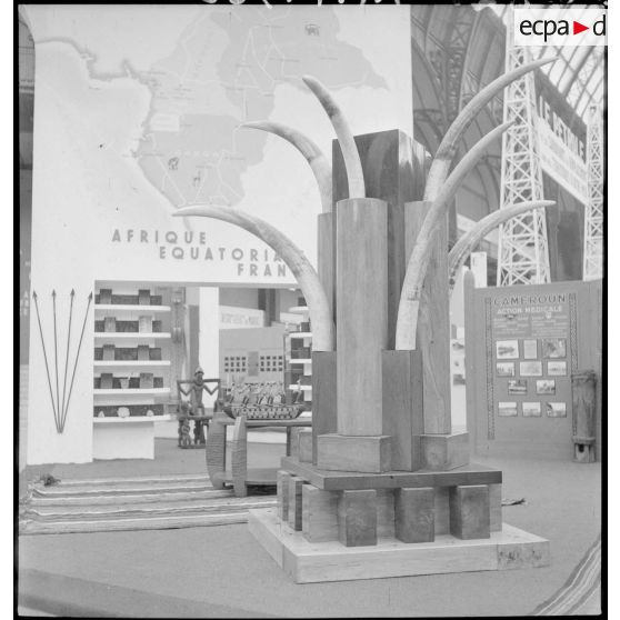 Divers plans de l'exposition la France d'outremer au moment de son inauguration : le stand de l'AEF.