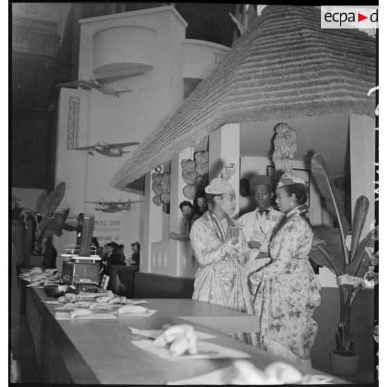 Divers plans de l'exposition la France d'outremer au moment de son inauguration : le stand de la Martinique.