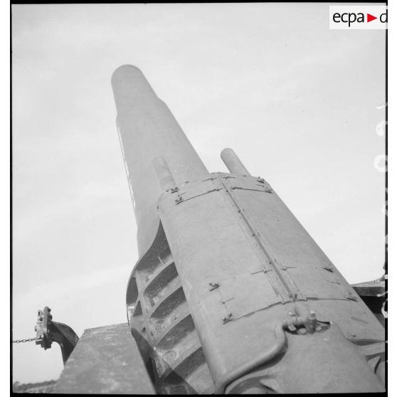 Divers plans rapprochés du tube de 400 mm de l'obusier de l'ALVF (artillerie lourde sur voie ferrée), baptisé maréchal-des-logis Lebeau