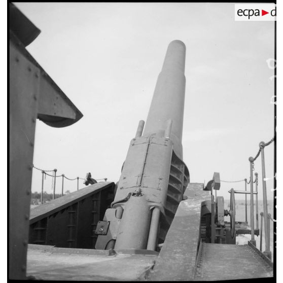 Divers plans rapprochés du tube de 400 mm de l'obusier de l'ALVF (artillerie lourde sur voie ferrée), baptisé maréchal-des-logis Lebeau.