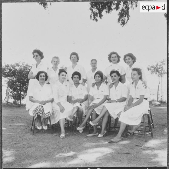 Groupe d'EMSI (équipe médico-sociale itinérante) en Algérie.