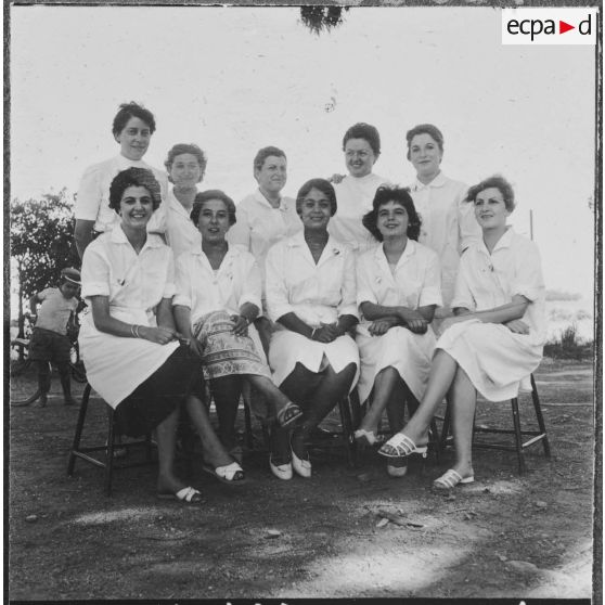 Groupe d'EMSI (équipe médico-sociale itinérante) en Algérie.
