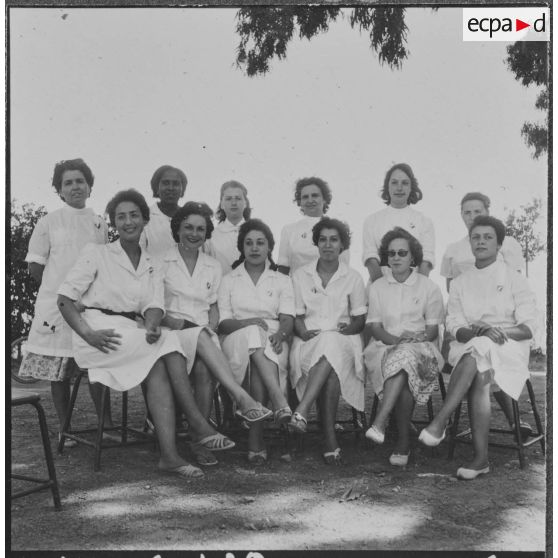 Groupe d'EMSI (équipe médico-sociale itinérante) en Algérie.
