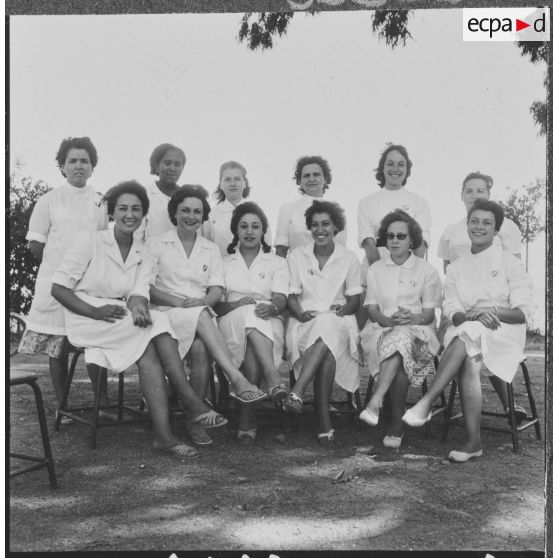 Groupe d'EMSI (équipe médico-sociale itinérante) en Algérie.