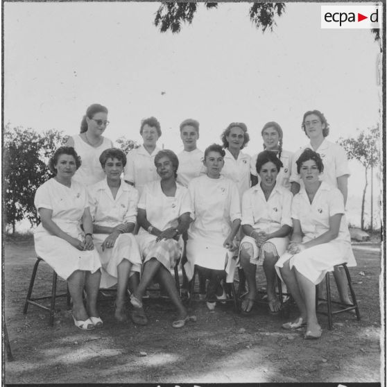 Groupe d'EMSI (équipe médico-sociale itinérante) en Algérie.