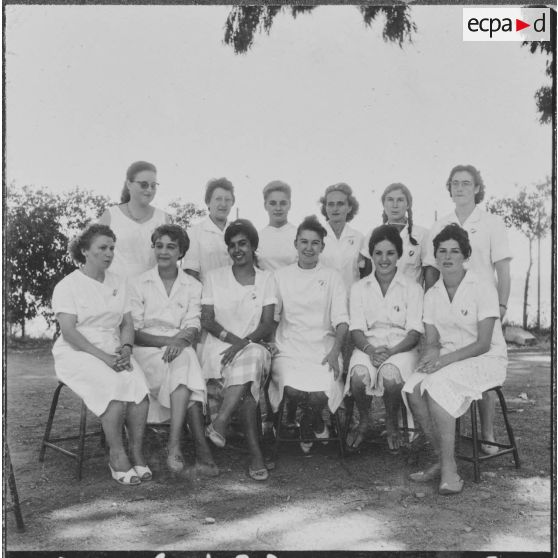 Groupe d'EMSI (équipe médico-sociale itinérante) en Algérie.