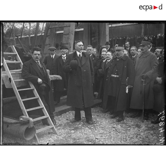 Inauguration de la Foire de Lyon, M. Lignon, président de la Foire, prononce le discours d'inauguration. [légende d'origine]