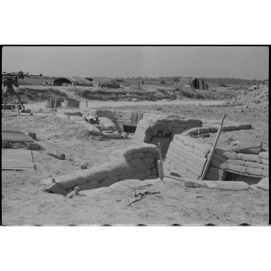 Positions défensives britanniques abandonnées.