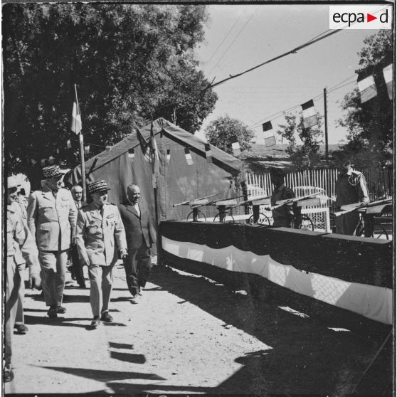 Saint Arnaud. Anniversaire de la création du 3e régiment des tirailleurs (RT). Le général Sauvagnac visite la kermesse.