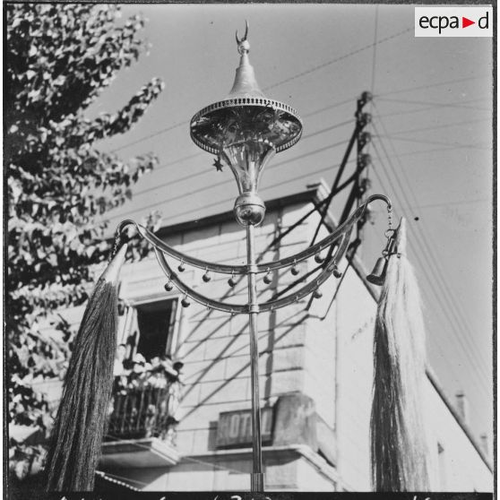 Saint Arnaud. Anniversaire de la création du 3e régiment des tirailleurs (RT). Chapeau chinois du régiment.