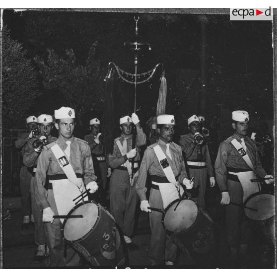 Saint Arnaud. Anniversaire de la création du 3e régiment des tirailleurs (RT). La musique pendant la veillée d'armes.