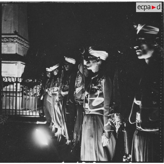 Saint Arnaud. Anniversaire de la création du 3e régiment des tirailleurs (RT). Les turcos (tirailleurs algériens) pendant la veillée d'armes.
