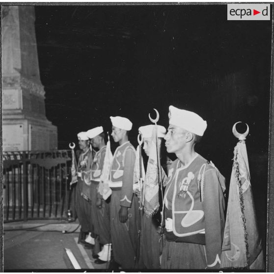 Saint Arnaud. Anniversaire de la création du 3e régiment des tirailleurs (RT). Les turcos (tirailleurs algériens) pendant la veillée d'armes.