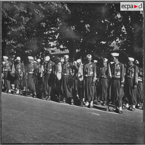 Saint Arnaud. Anniversaire de la création du 3e régiment des tirailleurs (RT). Une section de turcos (tirailleurs algériens).