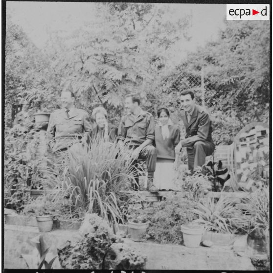 Mouvement de solidarité féminine (MSF) en Algérie. Les autorités et le personnel du cercle féminin.