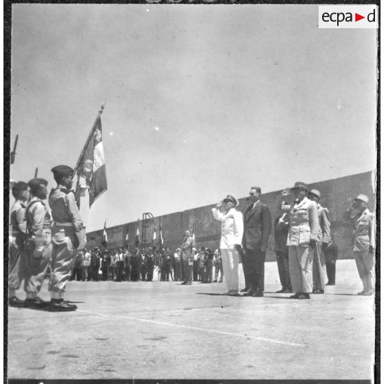 Alger. Môle de l'Amirauté. Honneurs rendus aux personnalités civiles et militaires.