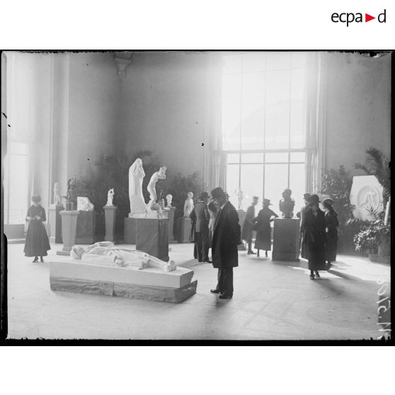 Paris, Petit-Palais, salon des artistes français et de la Société nationale des Beaux-Arts. [légende d'origine]