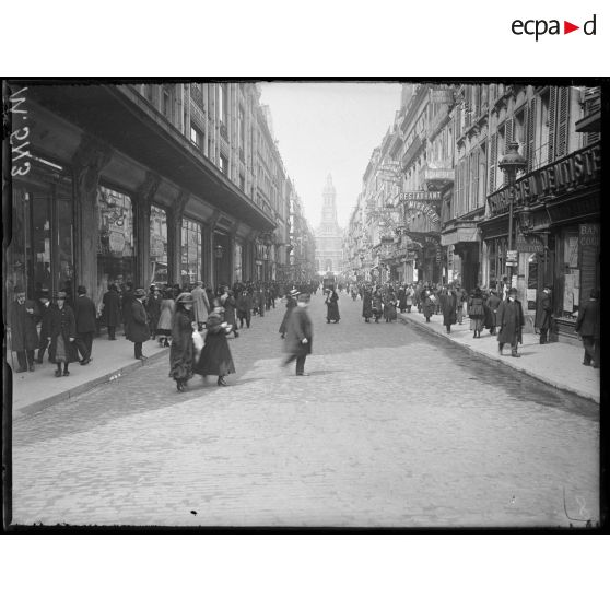 Paris, la rue de la Chaussée d'Antin. [légende d'origine]