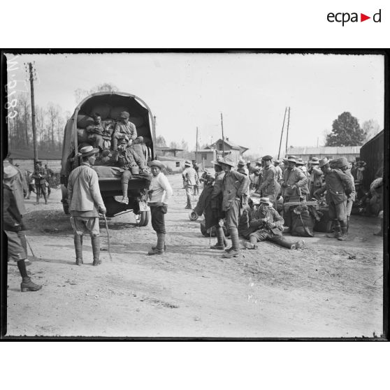 Près de Blangy, arrivée de travailleurs Chinois. [légende d'origine]