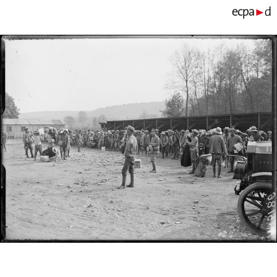 Près de Blangy, arrivée de travailleurs Chinois. [légende d'origine]