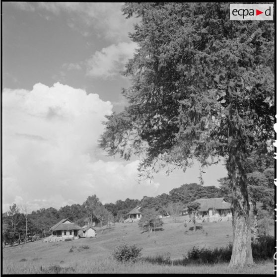 Habitations dans les environs de l'hôtel Langbian Palace à Dalat.