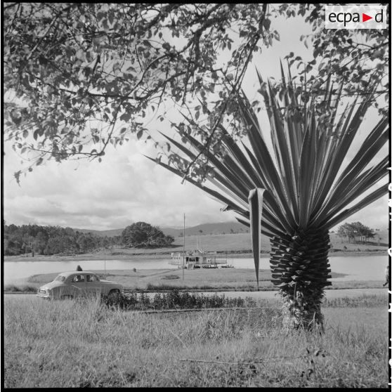 Base de loisirs nautiques au lac de Dalat. [description provisoire]