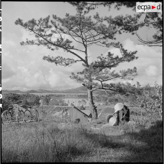 Les environs du lac de Dalat. [description provisoire]