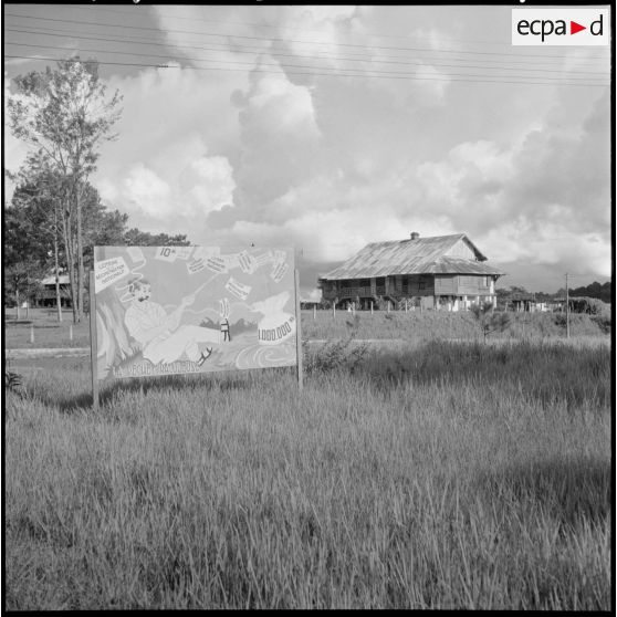 Affiche publicitaire de loterie de la reconstruction nationale à Dalat.