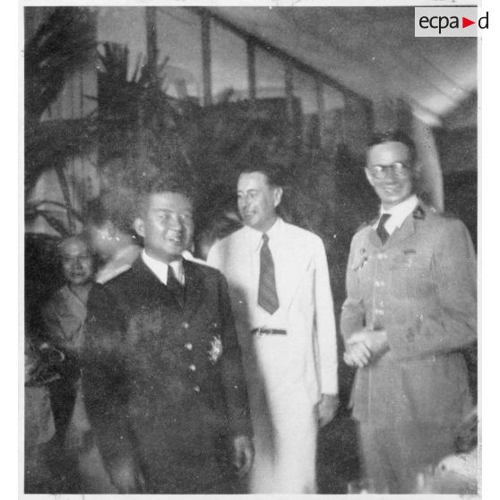 Norodom Sihanouk, le roi du Cambodge, dans l'aéroport de Tan Son Nhut.