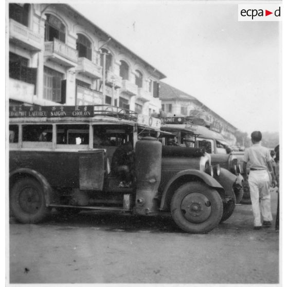 Gare d'autobus à Saigon.