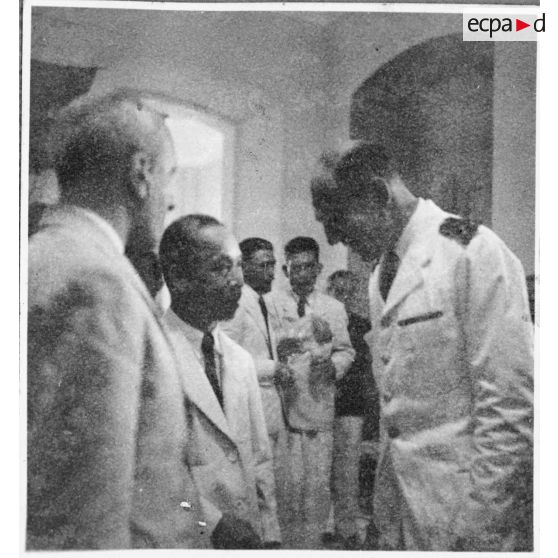 Lors de la réception du général Jean Etienne Valluy au palais du président Nguyen Van Thinh [description provisoire]