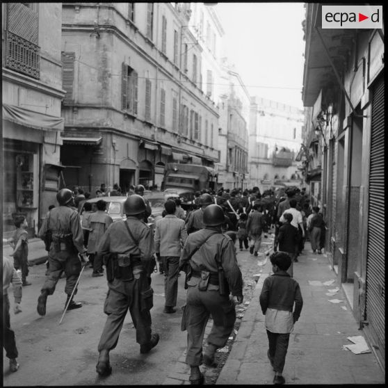 Vue de la rue Randon dans la casbah d'Alger.