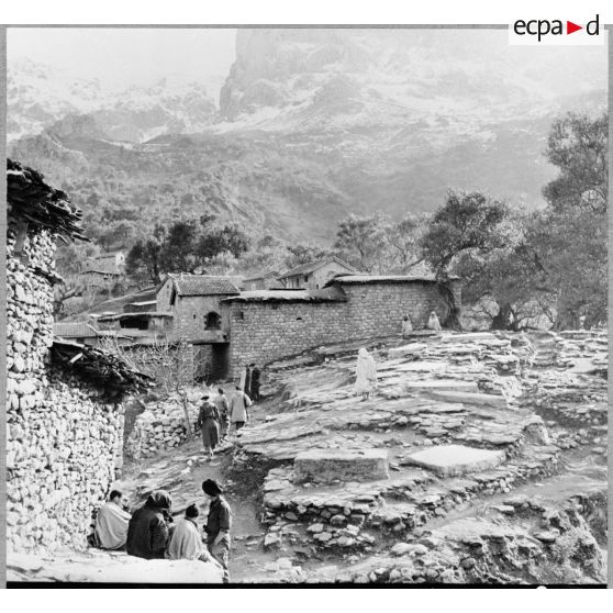 7e bataillon de chasseurs alpins (BCA). Evacuation du village Ait Agad (lieu de transit rebelle) avec la 1ère compagnie et la 5e compagnie.