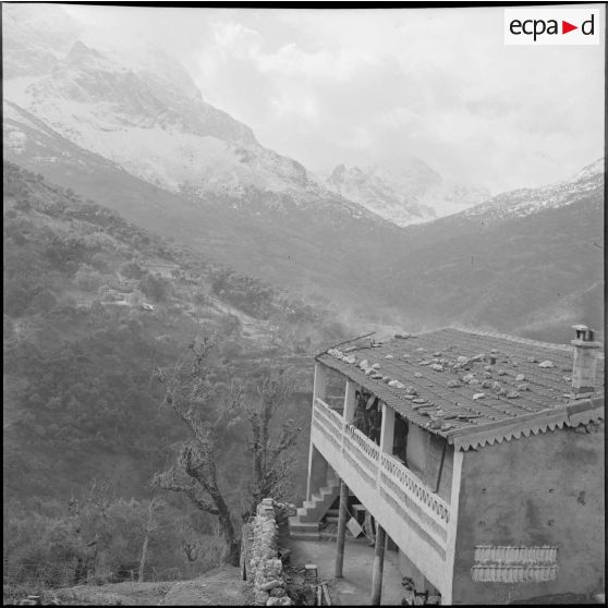 Visite à la 1ère compagnie du 7e bataillon de chasseurs alpins (BCA) stationnée à Souk el Arba des Beni Ouacifs et à la 4e section de la 1ère compagnie à Ait bou Nadhi.