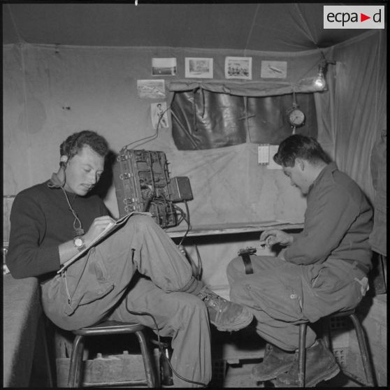 Deux transmetteurs du 7e bataillon de chasseurs alpins (BCA).