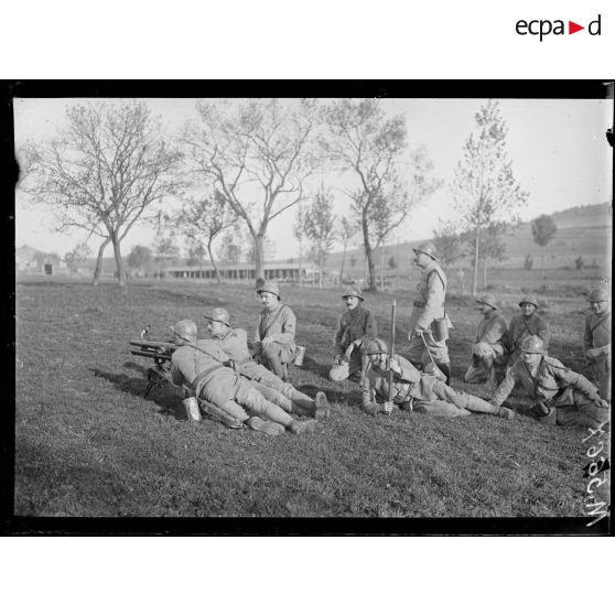 Près Bouxières-aux-Chènes, une batterie de 37mm au 151e d'infanterie de ligne. [légende d'origine]