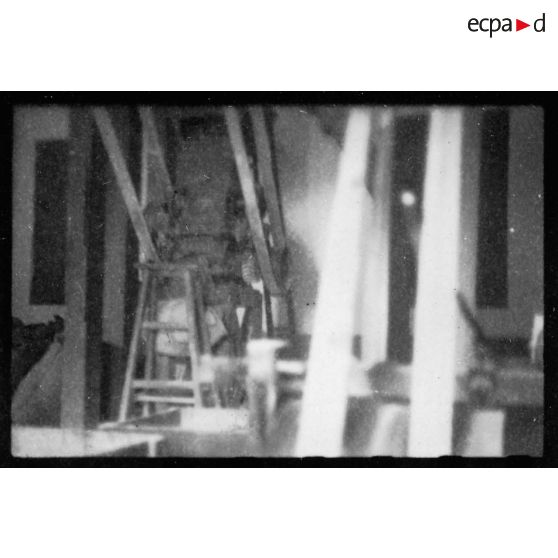 Les employés et les installations de l'usine des Brasseries et Glacières de l'Indochine (BGI) de Saigon. [description provisoire]