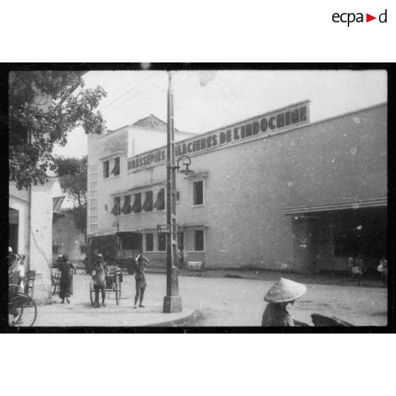 L'usine des  Brasseries et Glacières de l'Indochine (BGI) de Saigon. [description provisoire]
