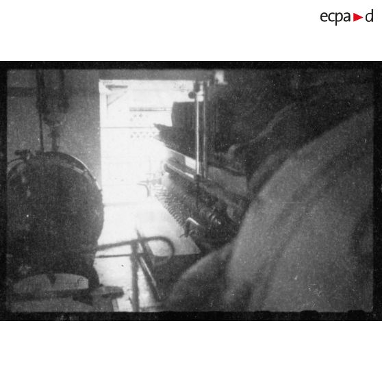 Les employés et les installations de l'usine des Brasseries et Glacières de l'Indochine (BGI) de Saigon. [description provisoire]