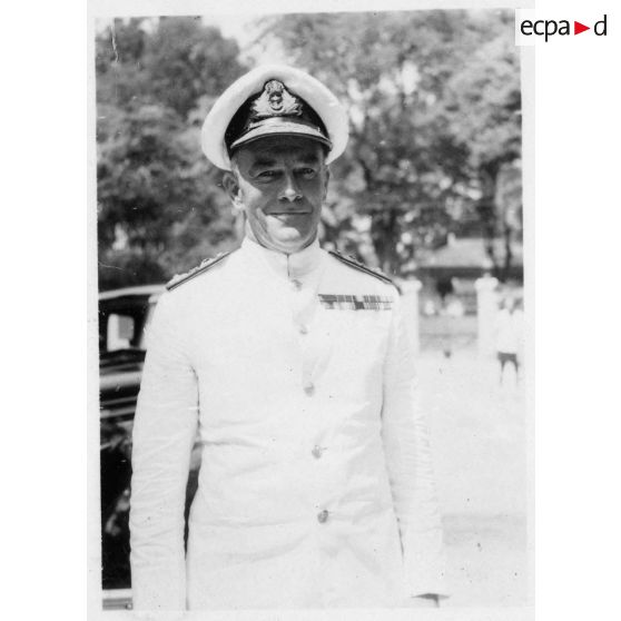 Portraits de l'amiral britannique Archer, lors de sa réception chez le président Thinh. [description provisoire]