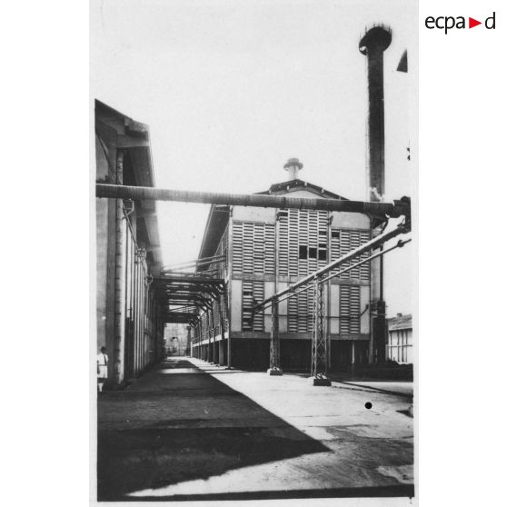 Dans le quartier de Binh Tay à Cholon, l'usine des Distilleries d'Indochine. [description provisoire]