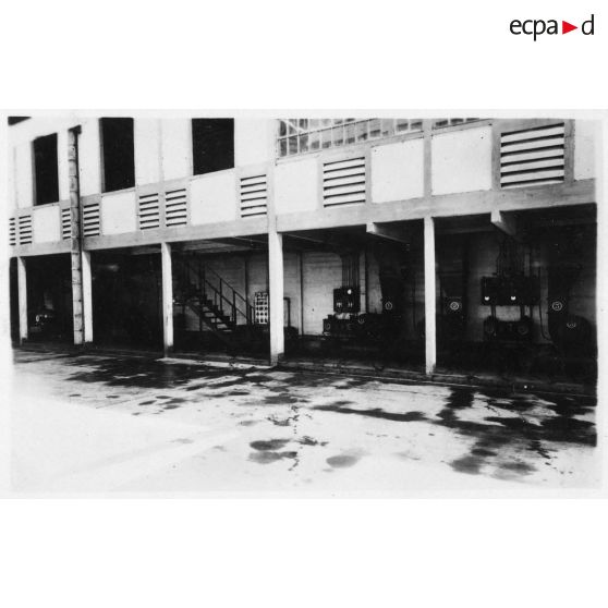 Dans le quartier de Binh Tay à Cholon, l'usine des Distilleries d'Indochine. [description provisoire]
